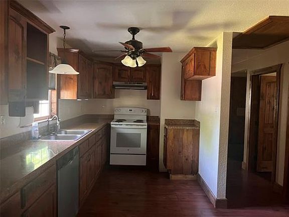 4th image of 1318 Elm St
