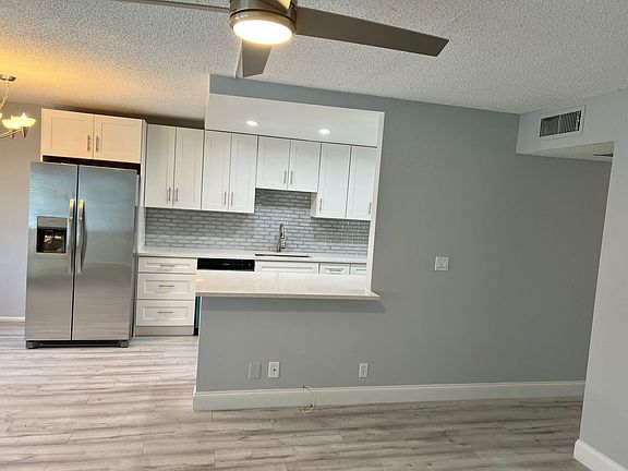 3rd image of 2055 Newport N #N