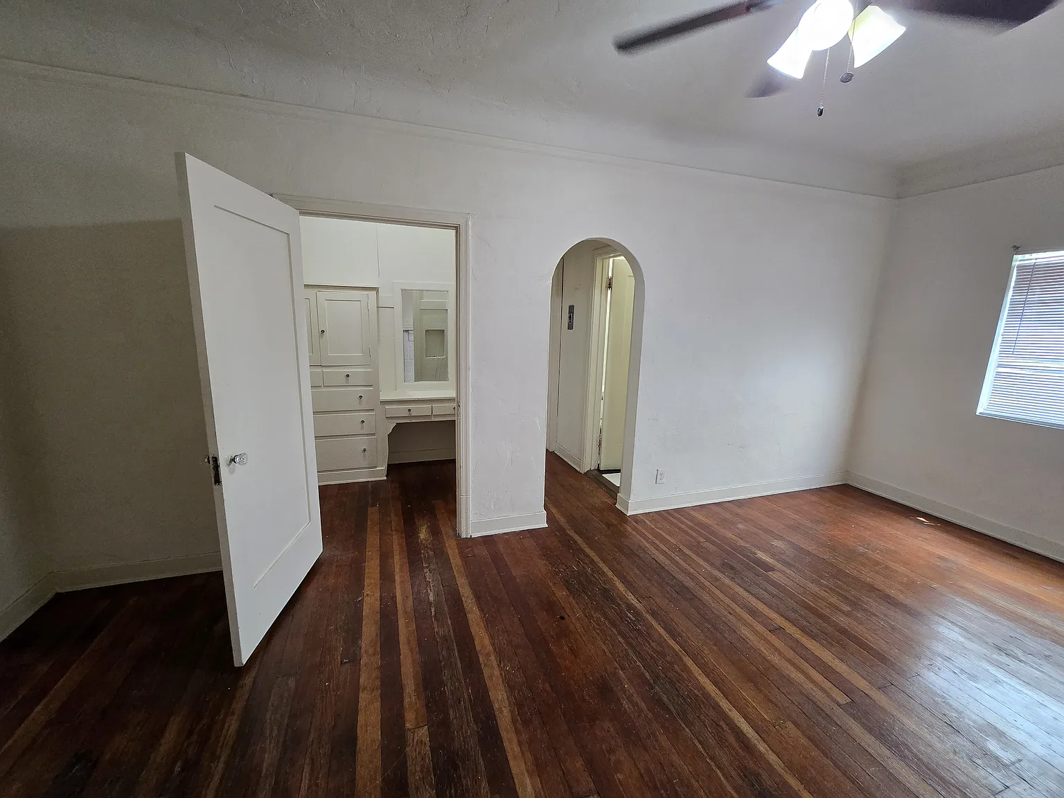 642 S Cochran Ave — Photo 3