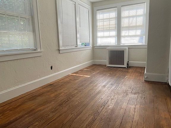 3rd image of 40 Stanley St Floor 1