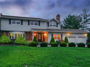 9 Overhill Dr, North Brunswick, NJ 08902