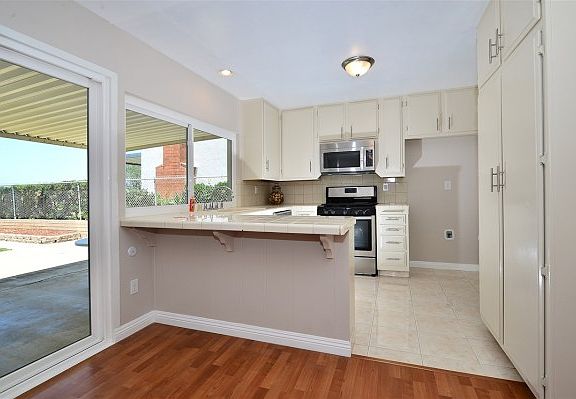 4th image of 944 Hawaii Ave