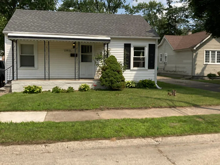 23810 Vassar Ave — Photo 2