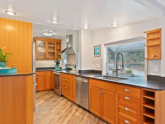 4th image of 40 Escondido Pl