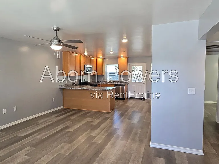 575 Racquet Way #B — Photo 6