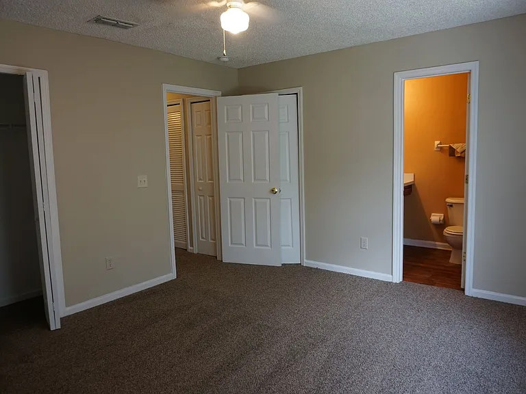 5562 Bennington Dr — Photo 13