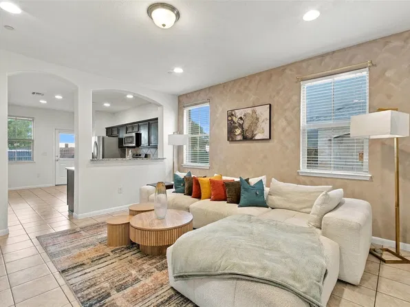 2880 Donnell Dr Unit 304, Round Rock, TX 78664