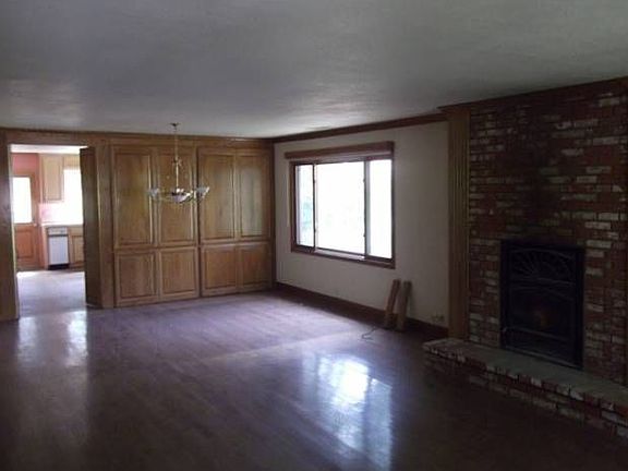 Living Room/Dining