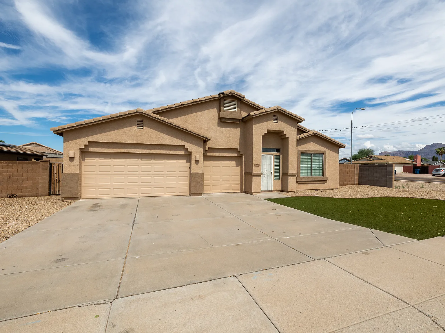 4 bed, 2167 sqft, $2,400 — Photo 1