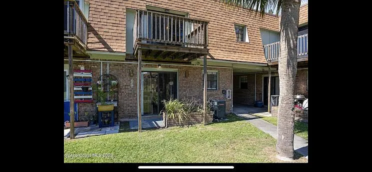 1300 Arlington Ln NE #116 — Photo 2