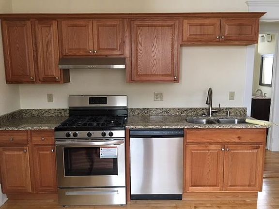 3rd image of 810 Holly Ave