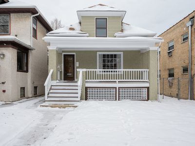 2014 W Touhy Ave, Chicago, IL, 60645