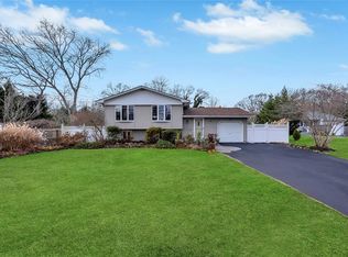 28 Public Rd, Hauppauge, NY 11788