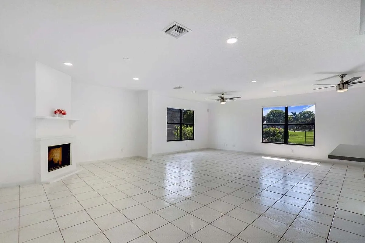 Building Photo - 1334 N Mangonia Dr