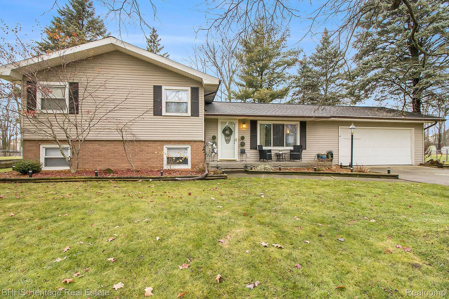 1217 Oakcrest Rd photo 1