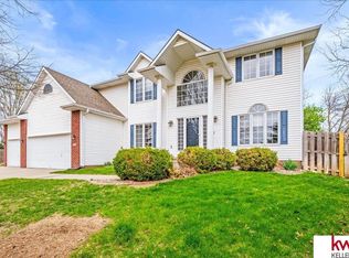 508 Windsor Cir, Papillion, NE 68046