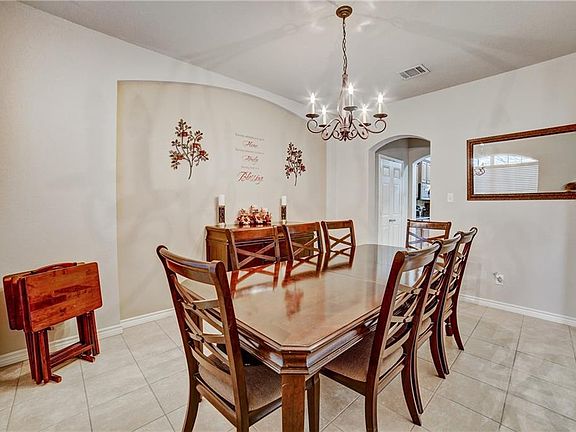 3rd image of 709 Evergreen Ct