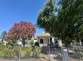 2128 E St, Bakersfield, CA 93301