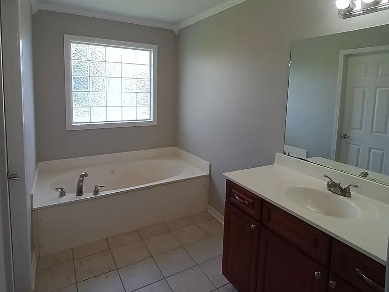 162 Romie Dr — Photo 8