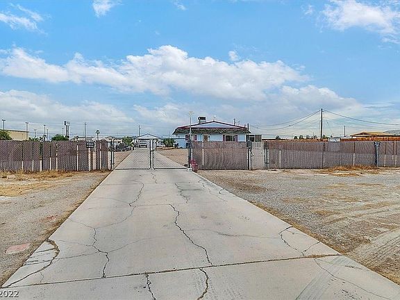 3rd image of 5017 Holt Ave