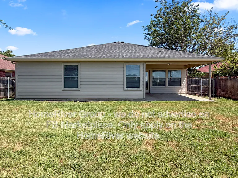 313 Charleston Dr — Photo 16