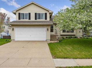 618 Huntington Ridge Rd NE, Cedar Rapids, IA 52402