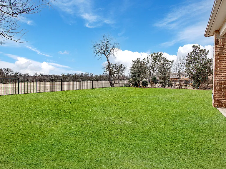 828 Thomas Crossing Dr — Photo 47