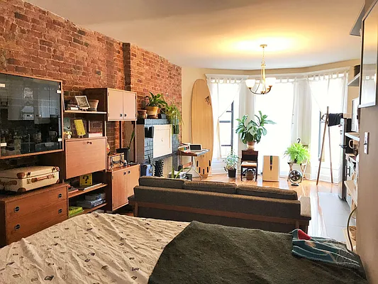 Rented by Premier Metro Realty Corp | media 5