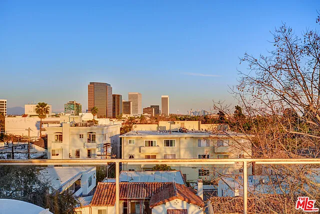 819 S Holt Ave #PENTHOUSE