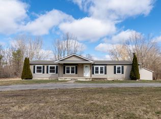 19555 Martinsville Rd, Belleville, MI 48111