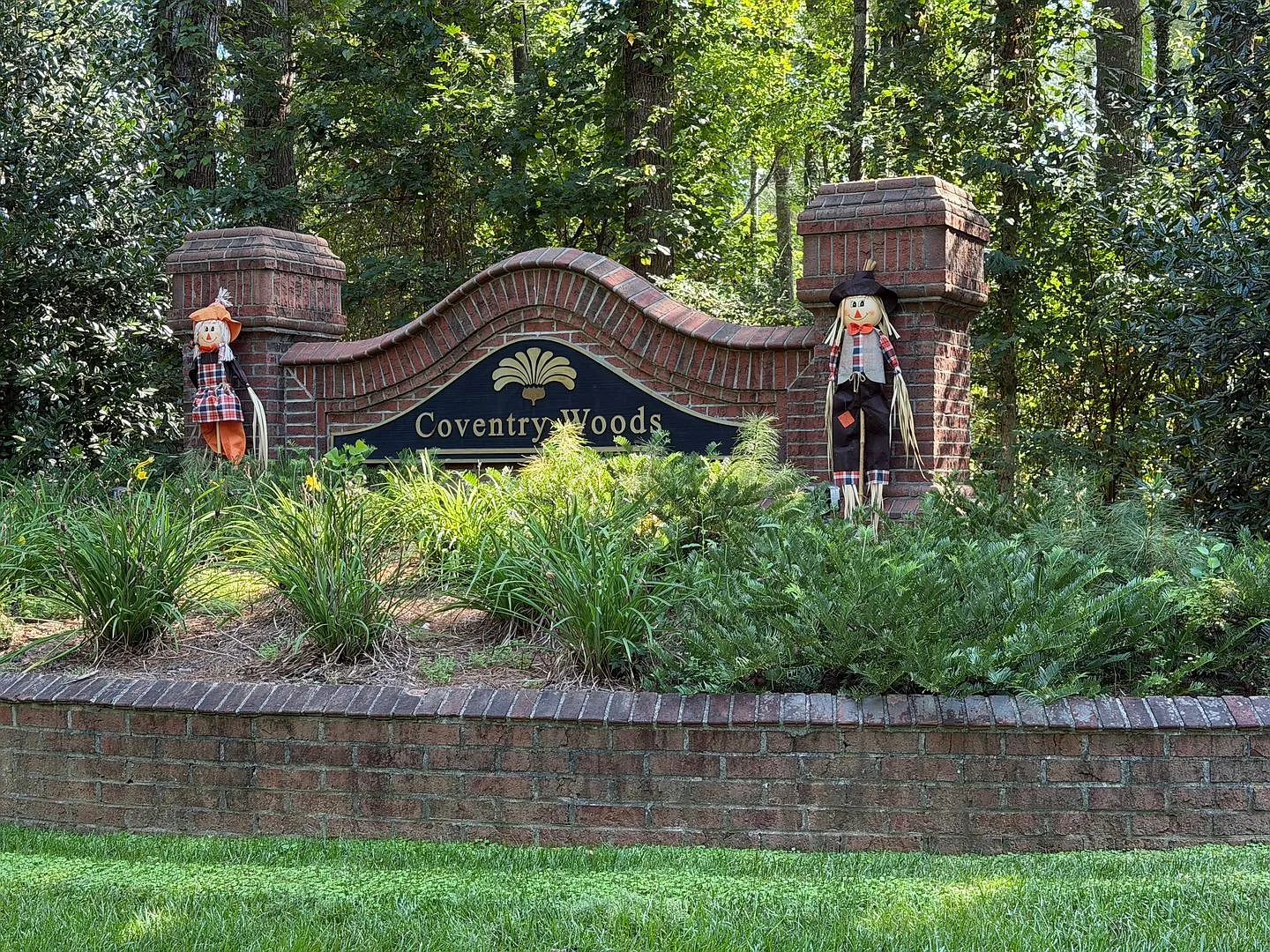 South AVL - Grand Residence in Coventry Woods — Photo 2