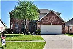 This gorgeous 2 story home has open floor plan with 10 ft ceilings, faces north (blocking  sun), has a fabulous view from all directions.