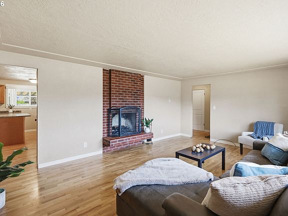 4th image of 76 Woodlane Dr