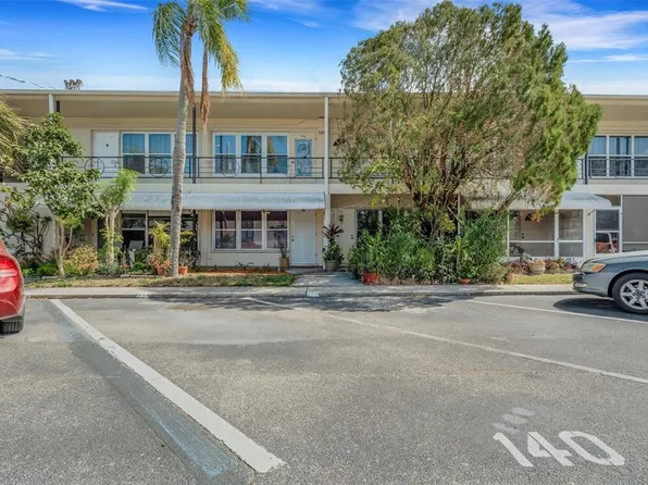 4051 58th St N APT 140, Kenneth City, FL 33709