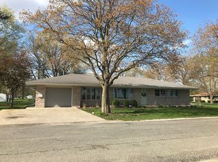 723 E Fuller St, Chenoa, IL 61726