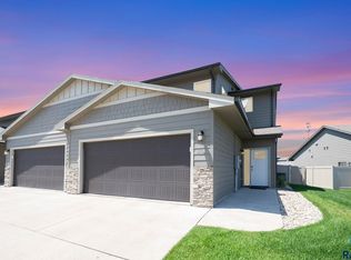 5501 S Seville Pl, Sioux Falls, SD 57108