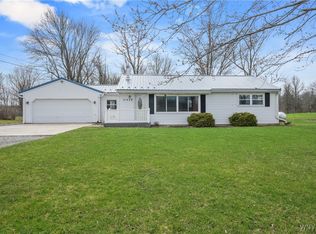 5142 Feigle Rd, Lockport, NY 14094