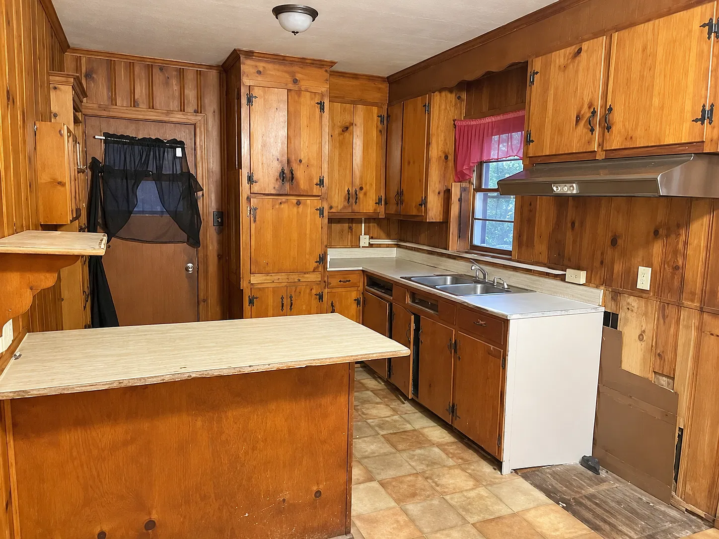 3 bed, 1108 sqft, $1,205 — Photo 3