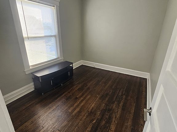 2nd image of 919 Ansel Rd #4