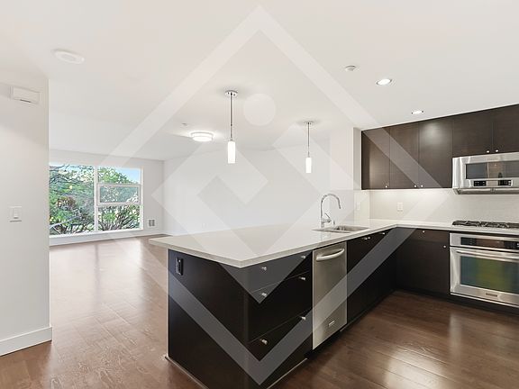 2nd image of 330 Mission Bay Blvd #506