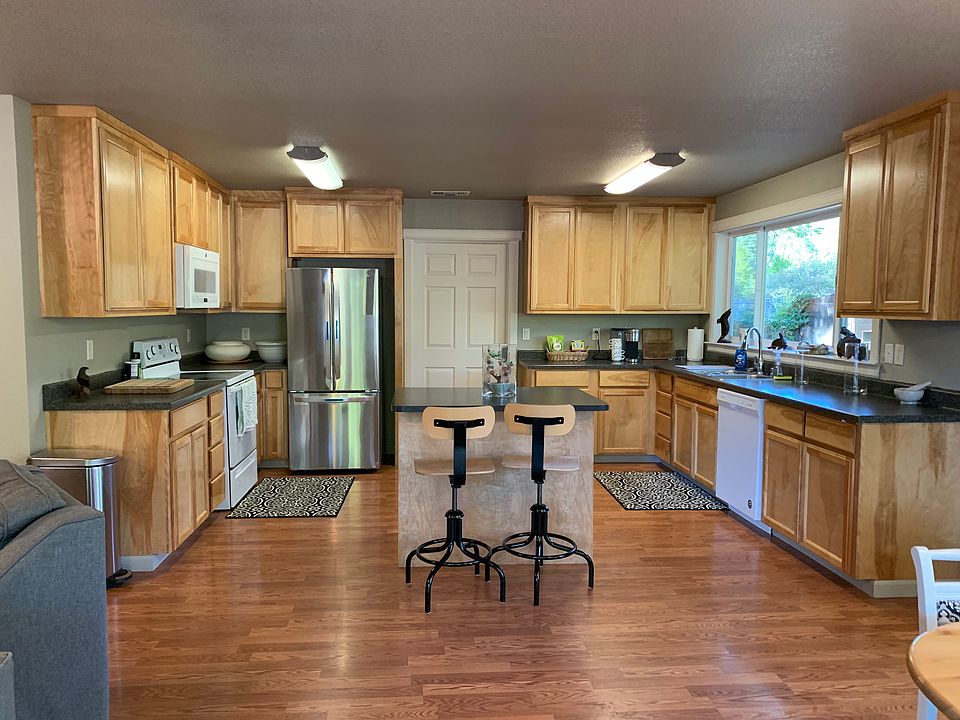 Large kitchen with island