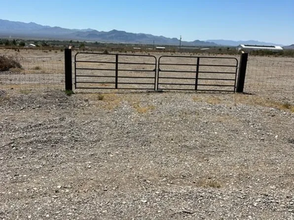 Fenced W Gate Hopi & Norite, Jean, NV 89019