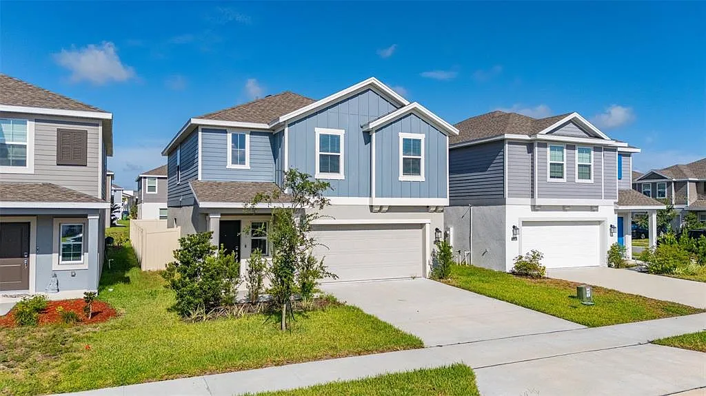 4 bed, 2.5 bath, 1933 sqft, $2,200 — Photo 2