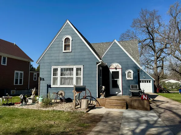 735 Idaho Ave SE, Huron, SD 57350