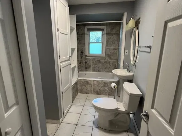 27328 Barrington St, Madison Heights, MI 48071