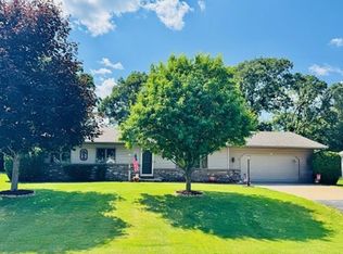 997 Wylde Oak Dr, Oshkosh, WI 54904