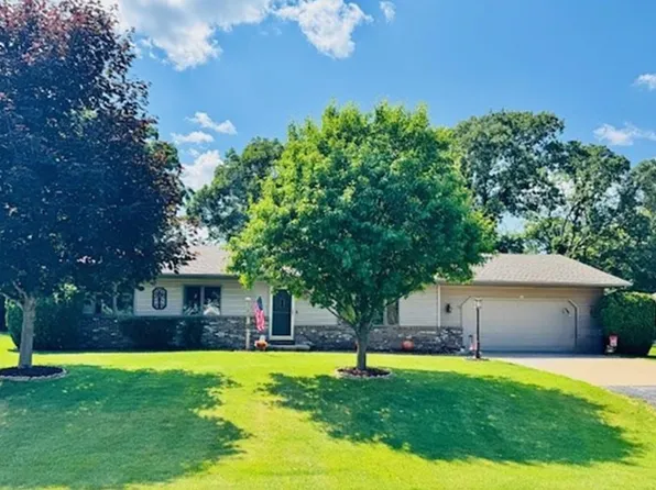 997 Wylde Oak Dr, Oshkosh, WI 54904