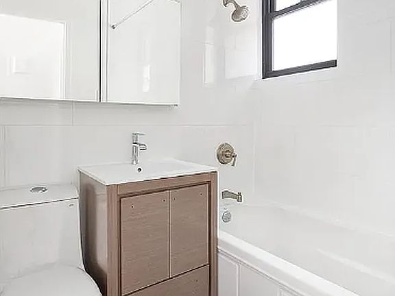 5th image of 36 W 35th St #3NF