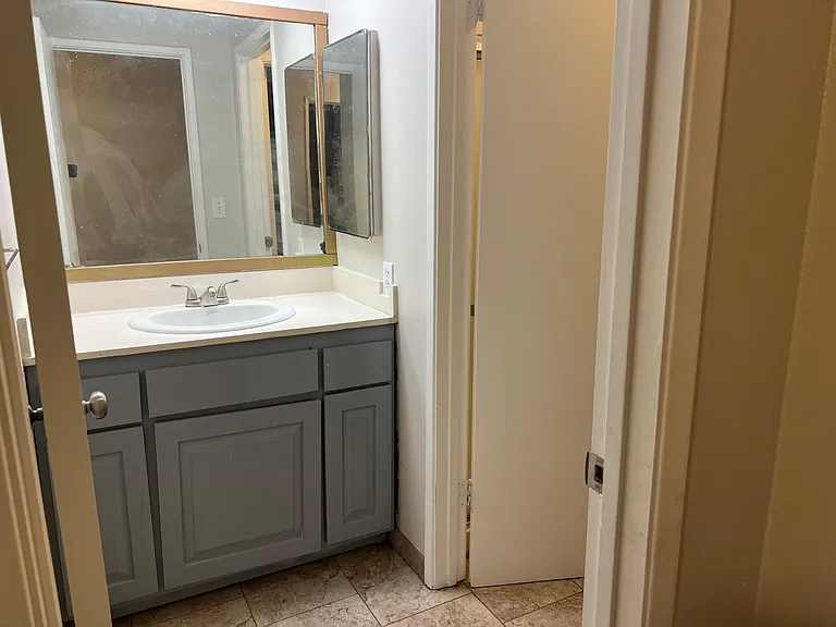 4727 N Cedar Ave #102 — Photo 7
