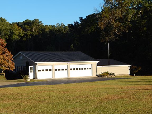 4 car garage with Game Room